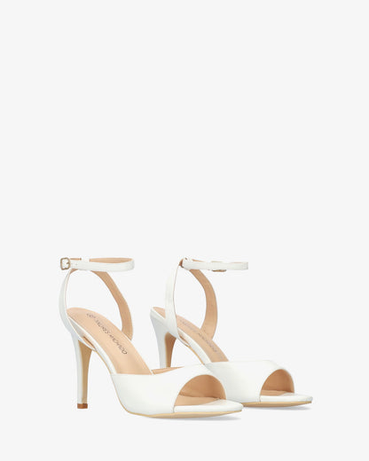 Sandalia en soft blanco con tacón alto