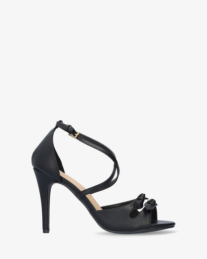 Sandalia en soft negro con tacón alto