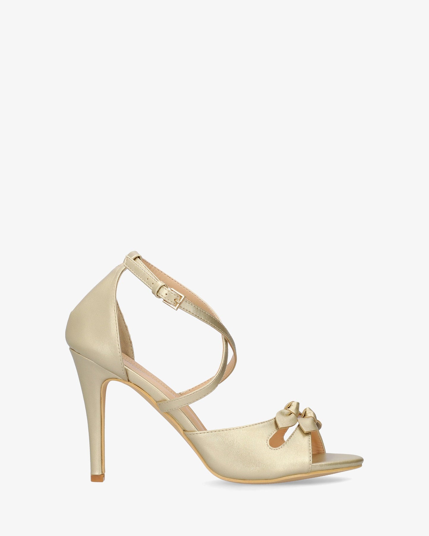 Sandalia en soft oro con tacón alto