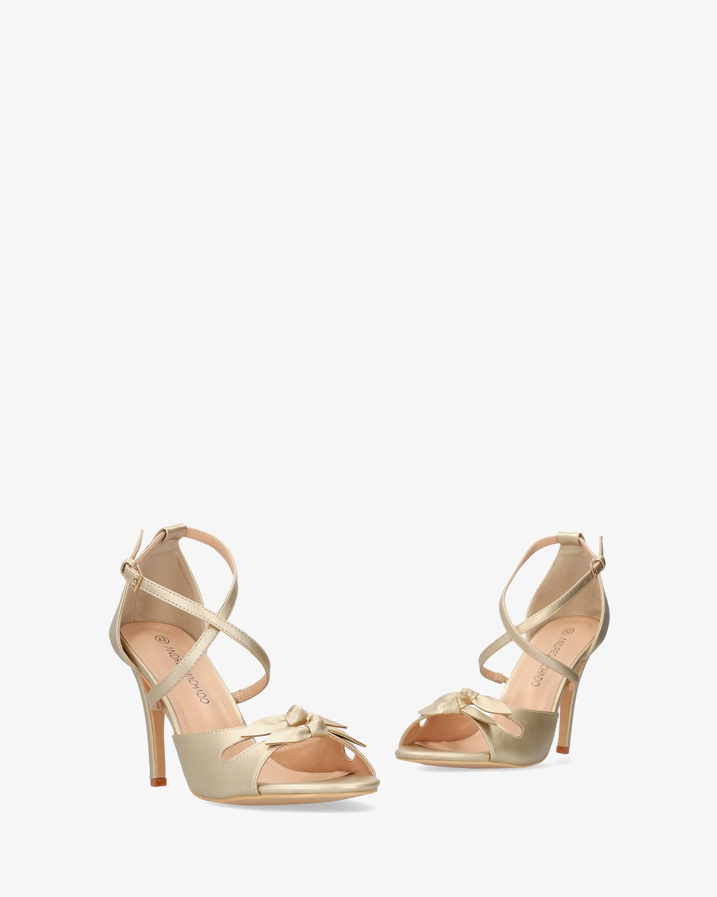 Sandalia en soft oro con tacón alto