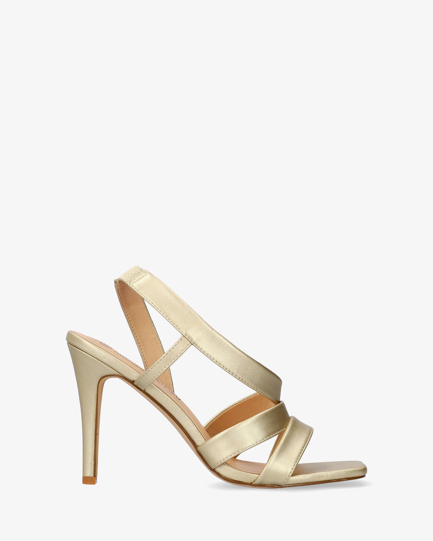 Sandalia en soft oro con tacón alto