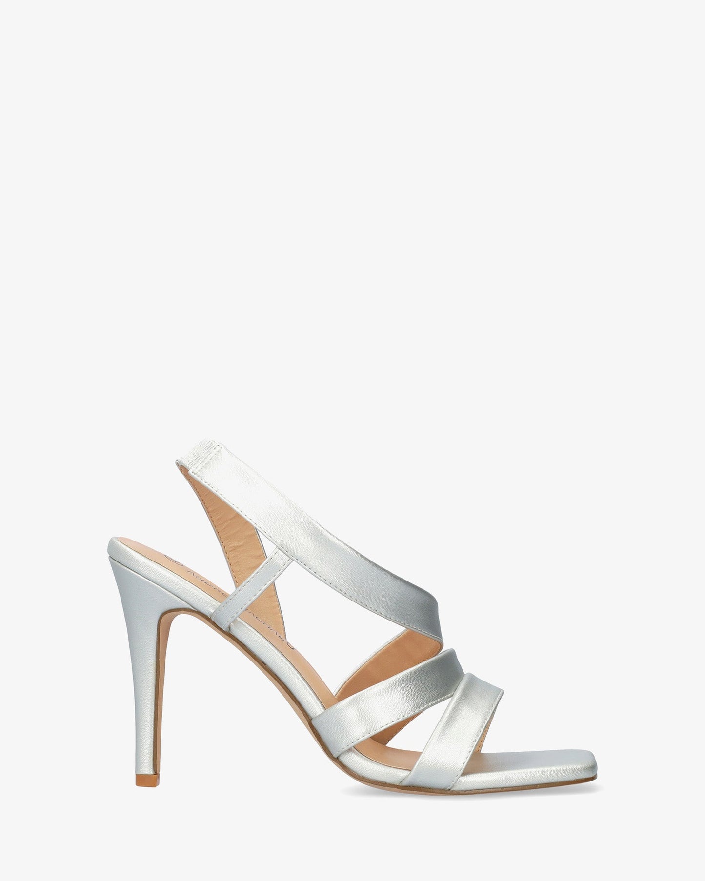 Sandalia en soft plata con tacón alto