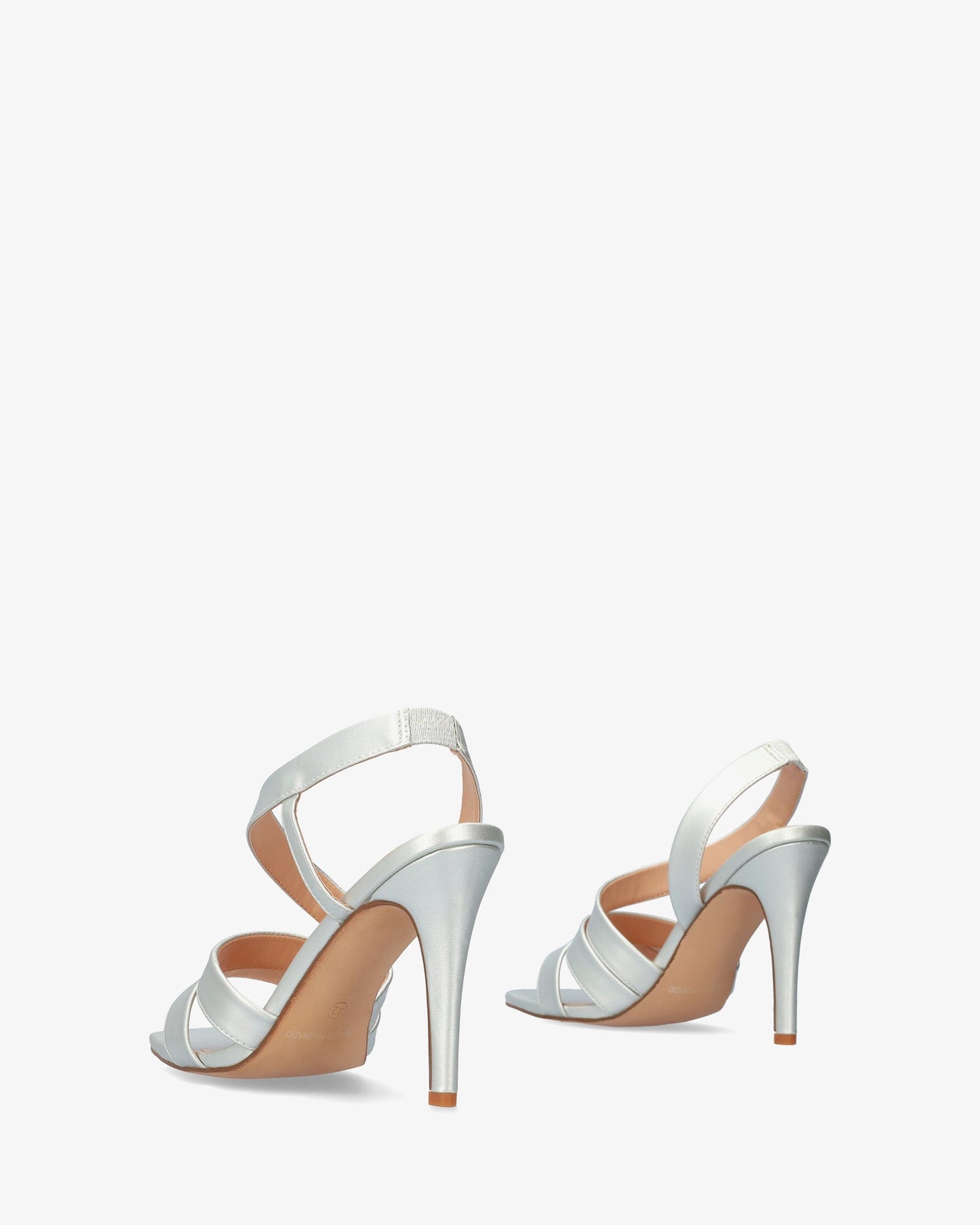Sandalia en soft plata con tacón alto