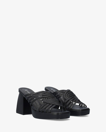 Mule en soft negro con tacón cuadrado