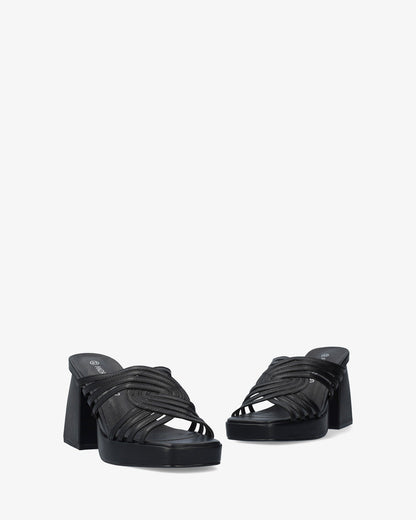 Mule en soft negro con tacón cuadrado