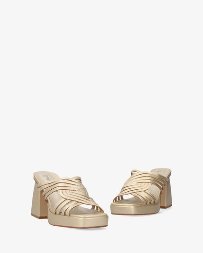 Mule en soft oro con tacón cuadrado