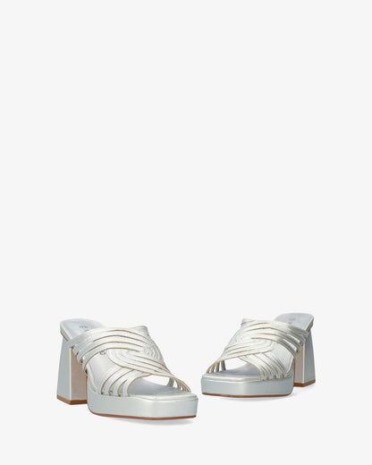 Mule en soft plata con tacón cuadrado