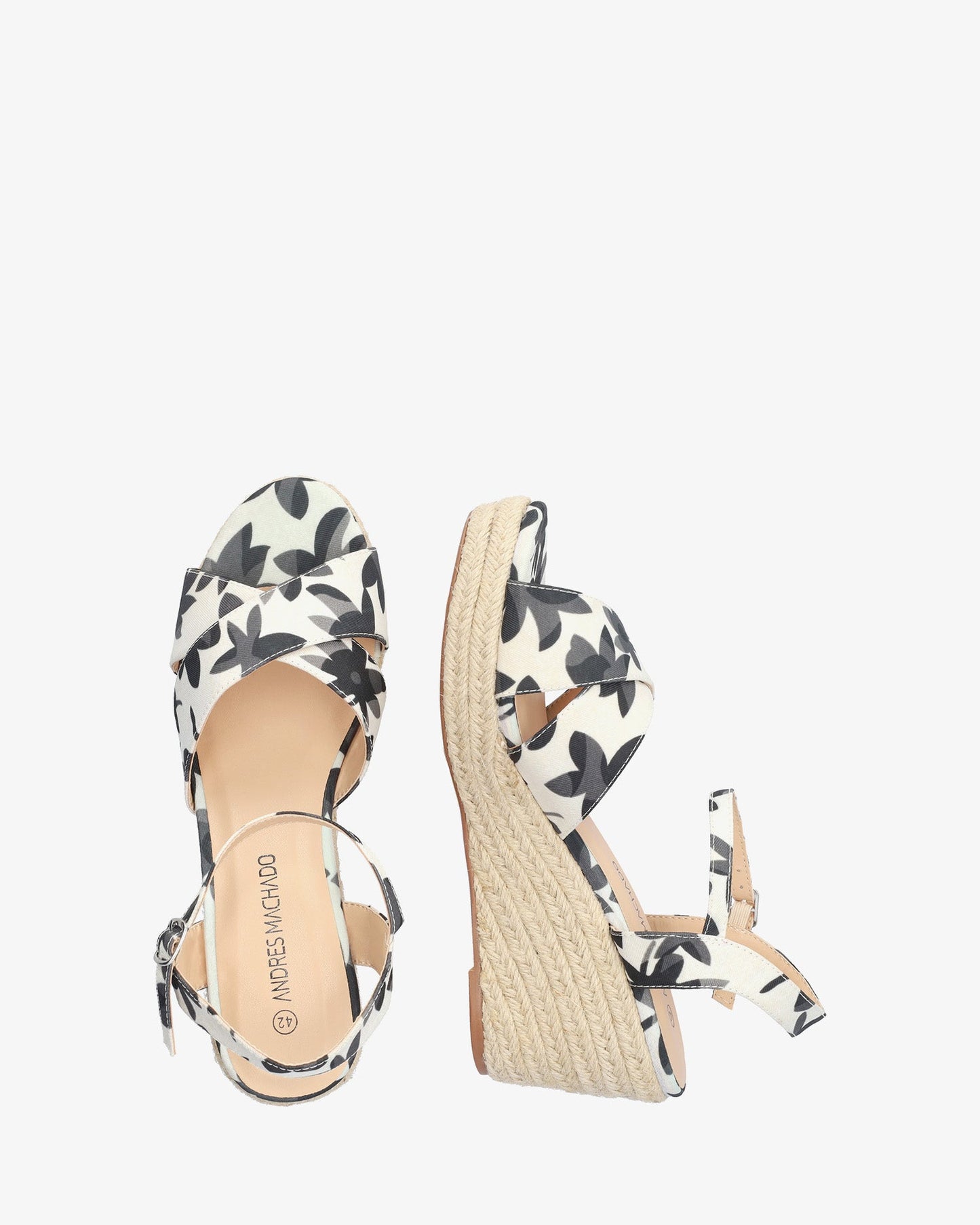 Sandalia en tejido tono negro con cuña en yute