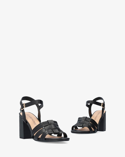 Sandalia en soft negro con tacón cuadrado