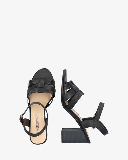 Sandalia en soft negro con tacón cuadrado