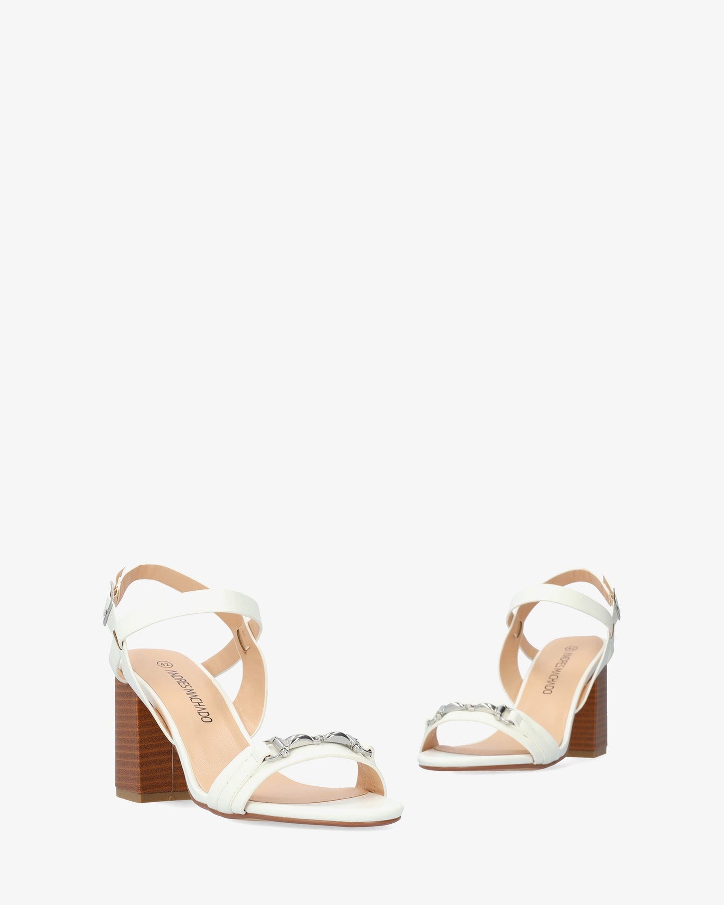 Sandalia en soft blanco con tacón cuadrado
