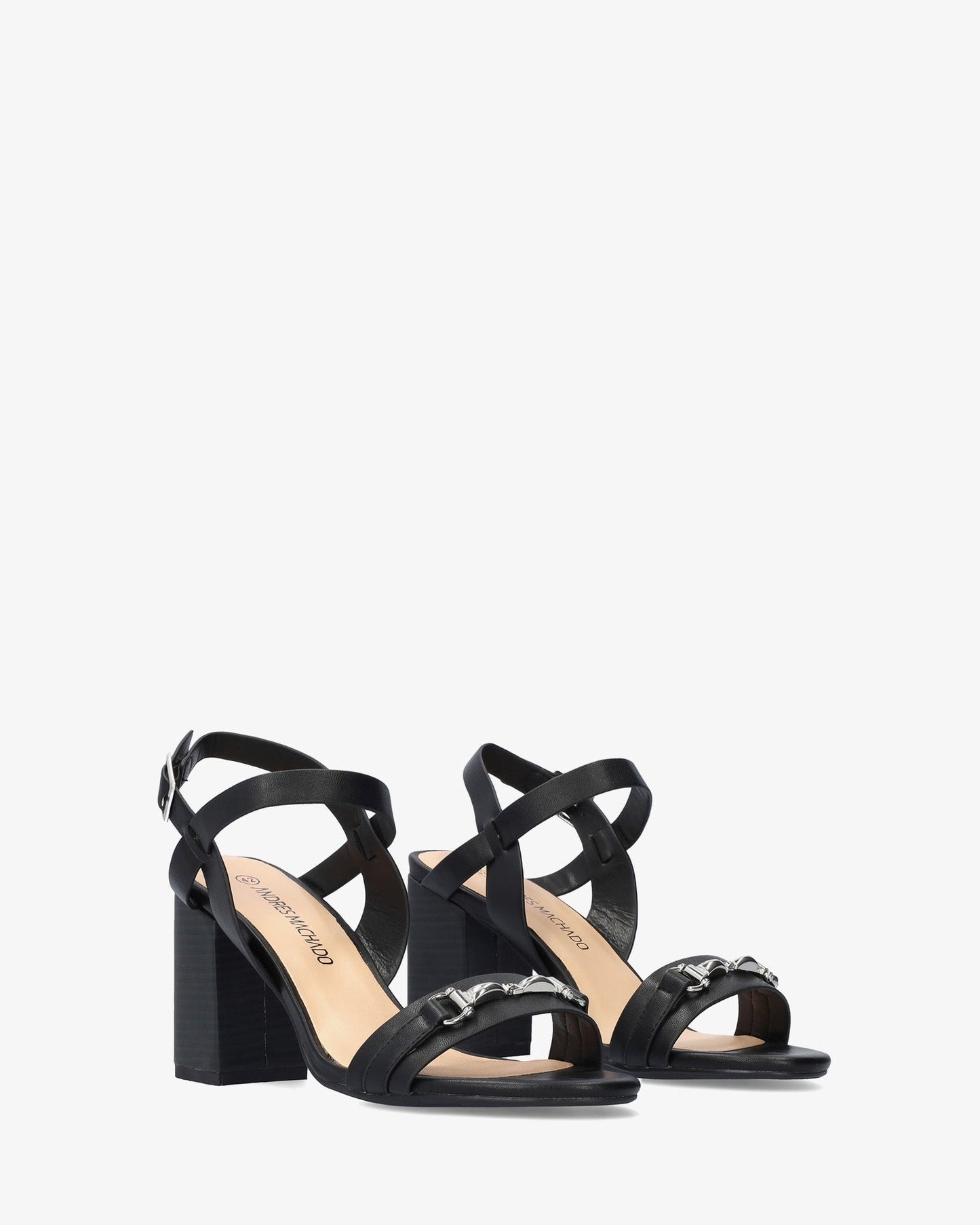 Sandalia en soft negro con tacón cuadrado