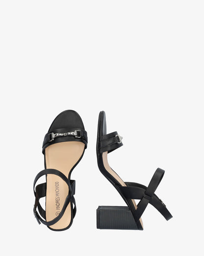 Sandalia en soft negro con tacón cuadrado