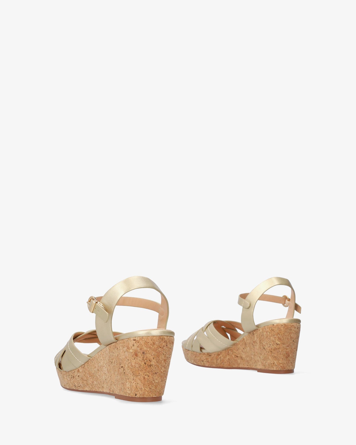 Sandalia en soft oro con cuña efecto madera