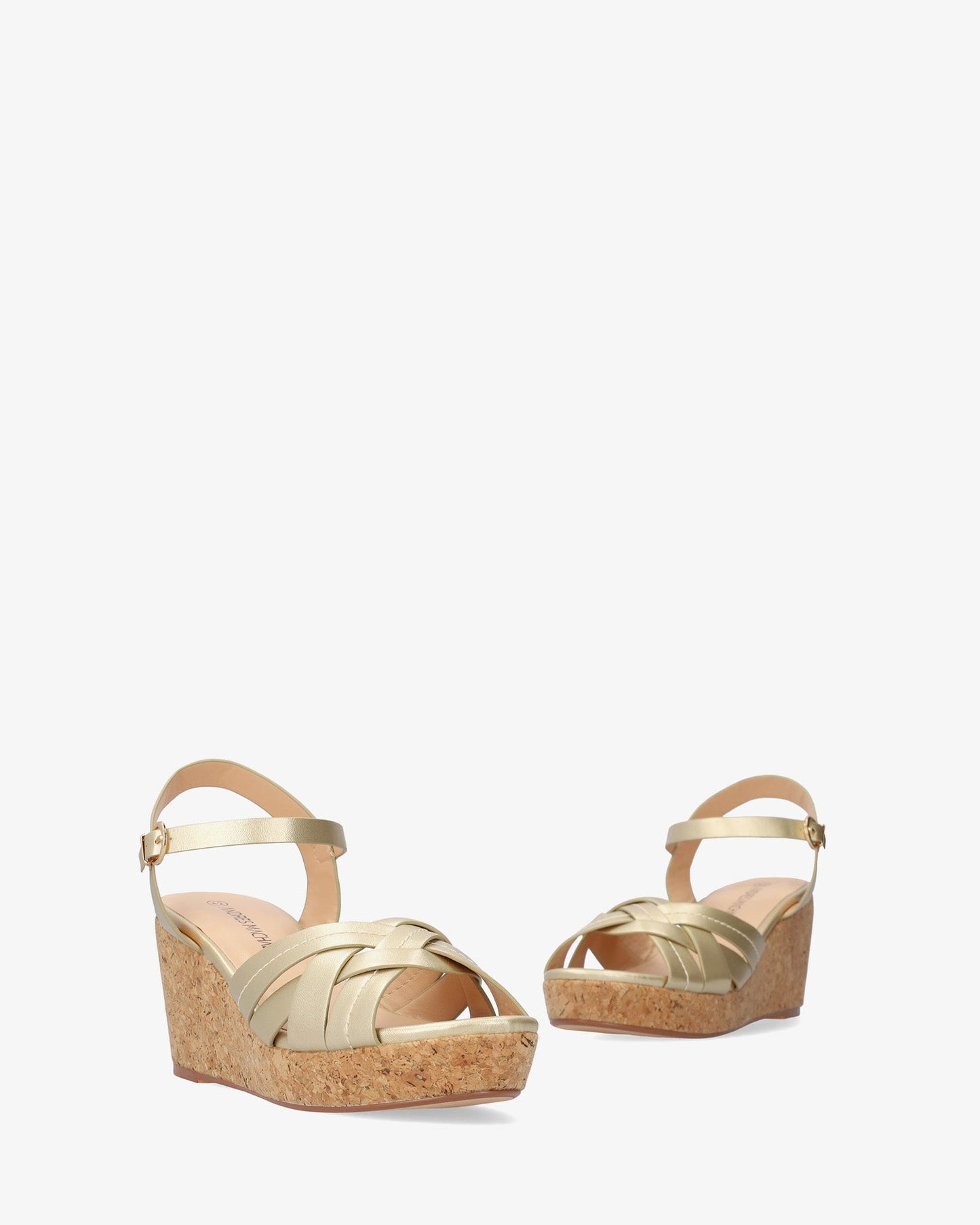 Sandalia en soft oro con cuña efecto madera