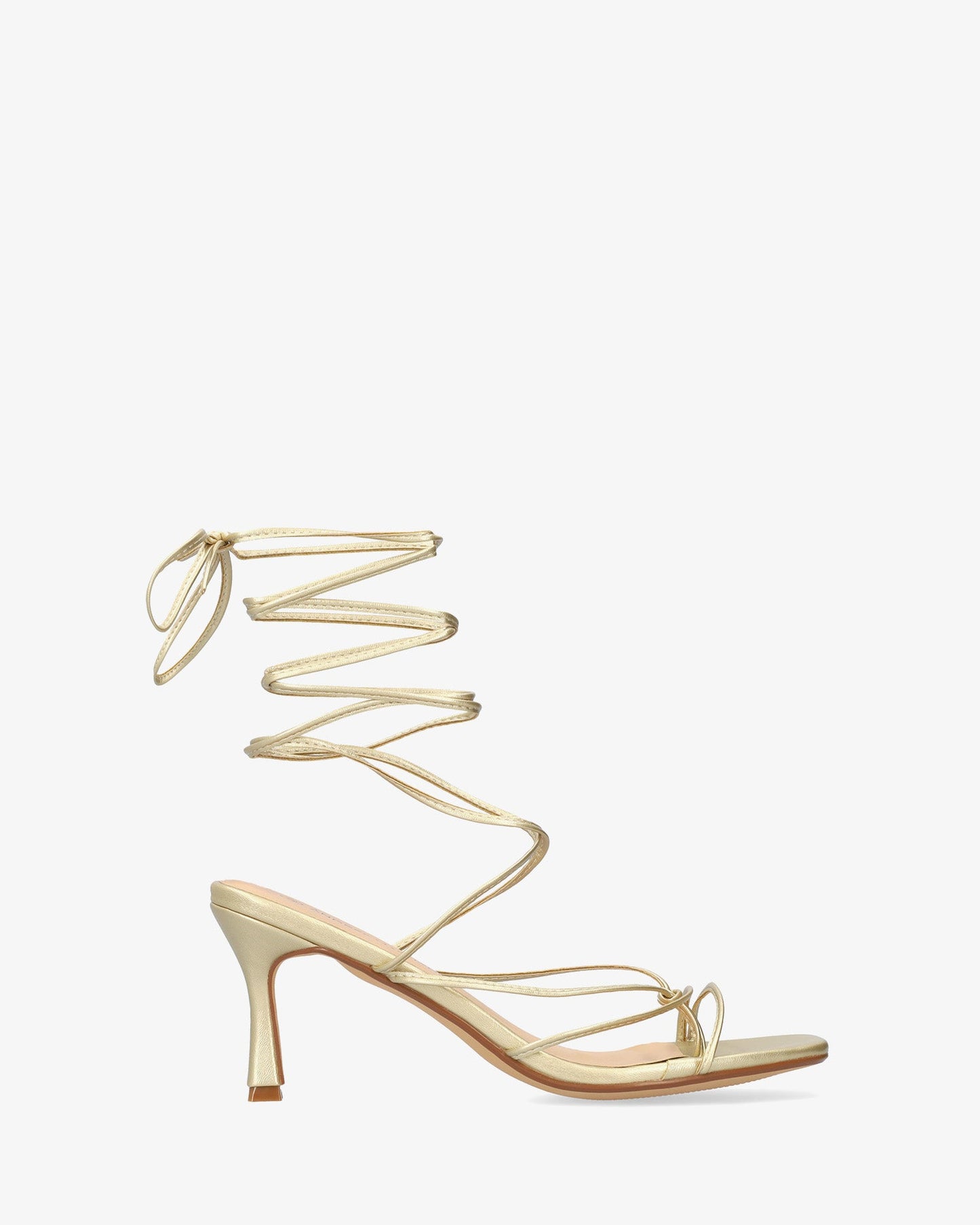 Sandalia en soft oro con tacón kitten