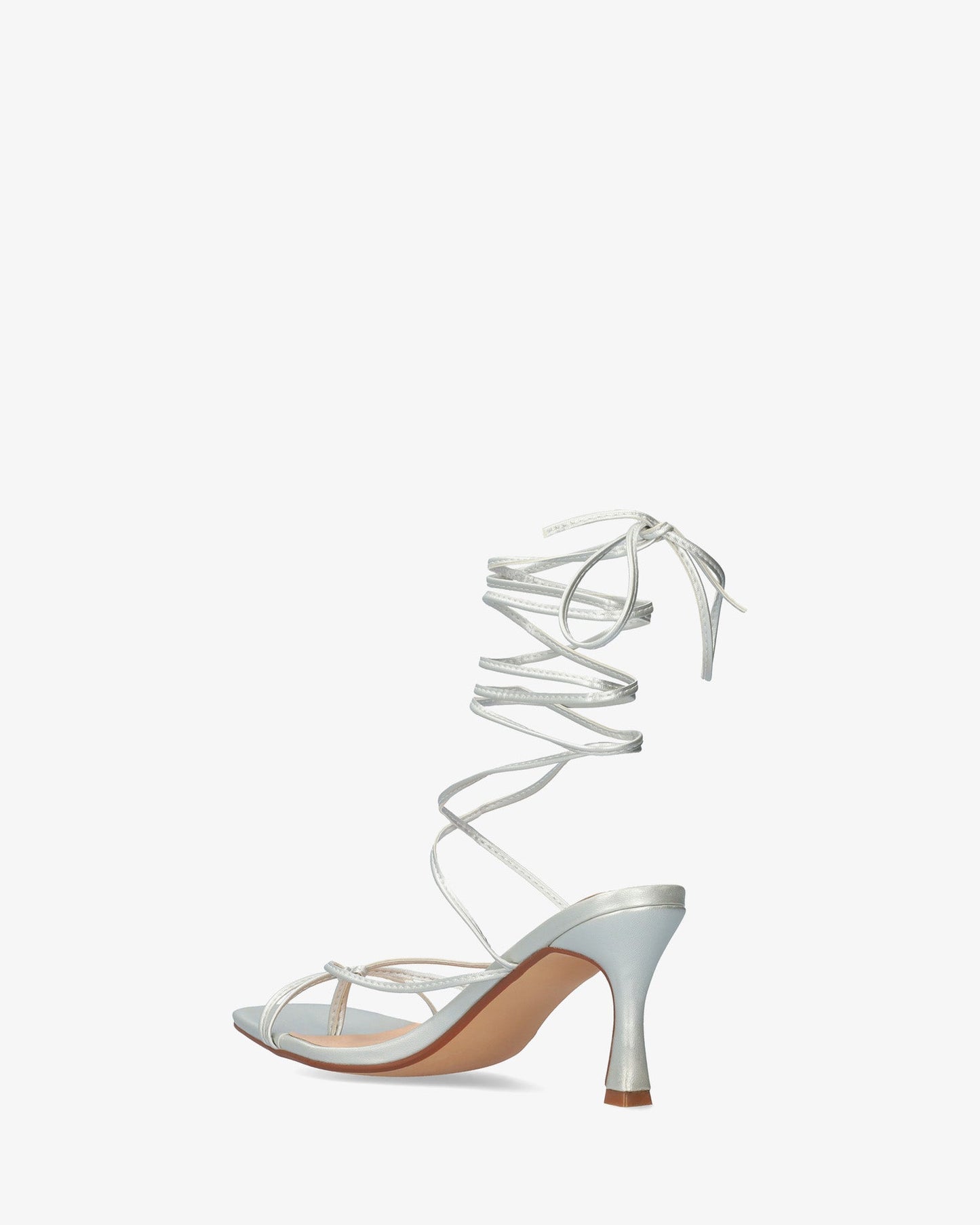 Sandalia en soft plata con tacón kitten