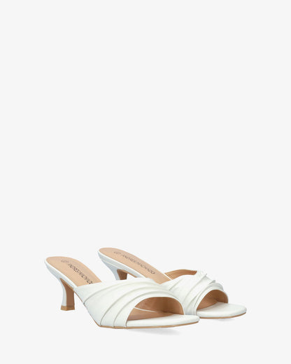 Mule en soft blanco con tacón kitten