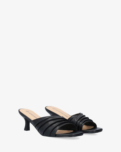 Mule en soft negro con tacón kitten