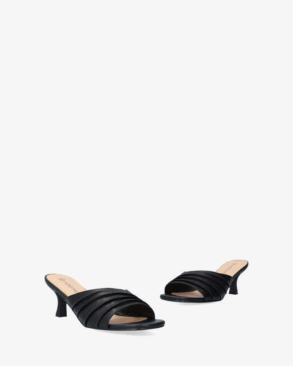 Mule en soft negro con tacón kitten