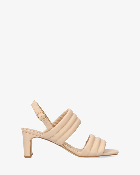 Sandalia en soft crema con tacón semi-cuadrado