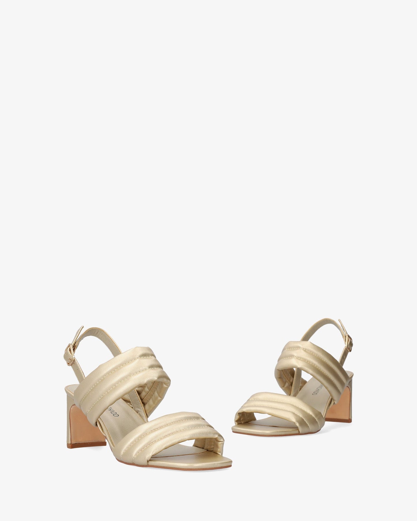 Sandalia en soft oro con tacón semi-cuadrado