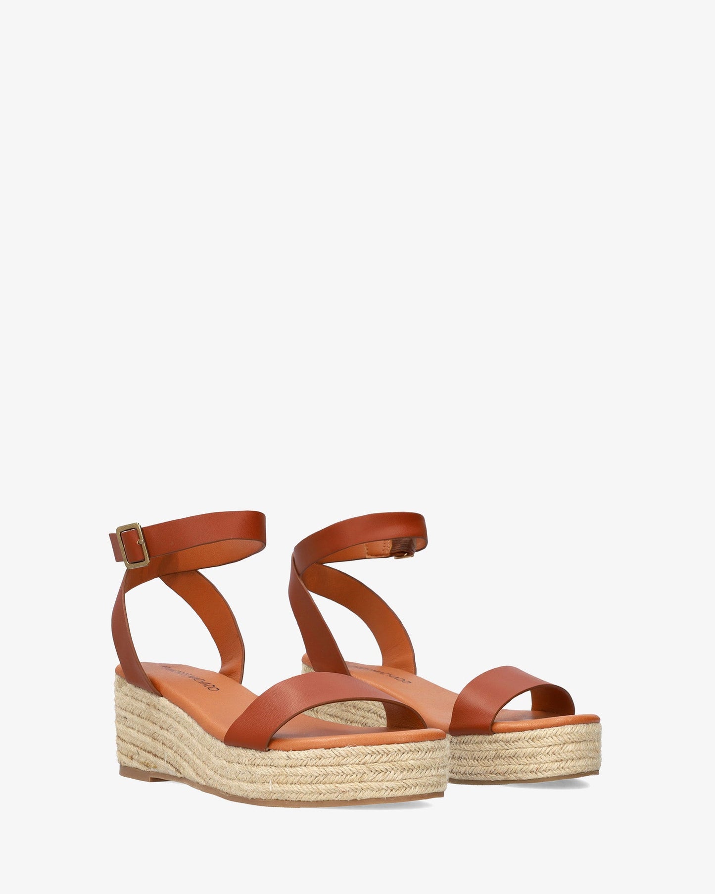 Sandalia en soft marrón con cuña en yute