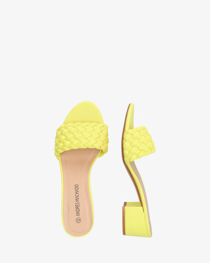 Mule en soft amarillo con tacón cuadrado