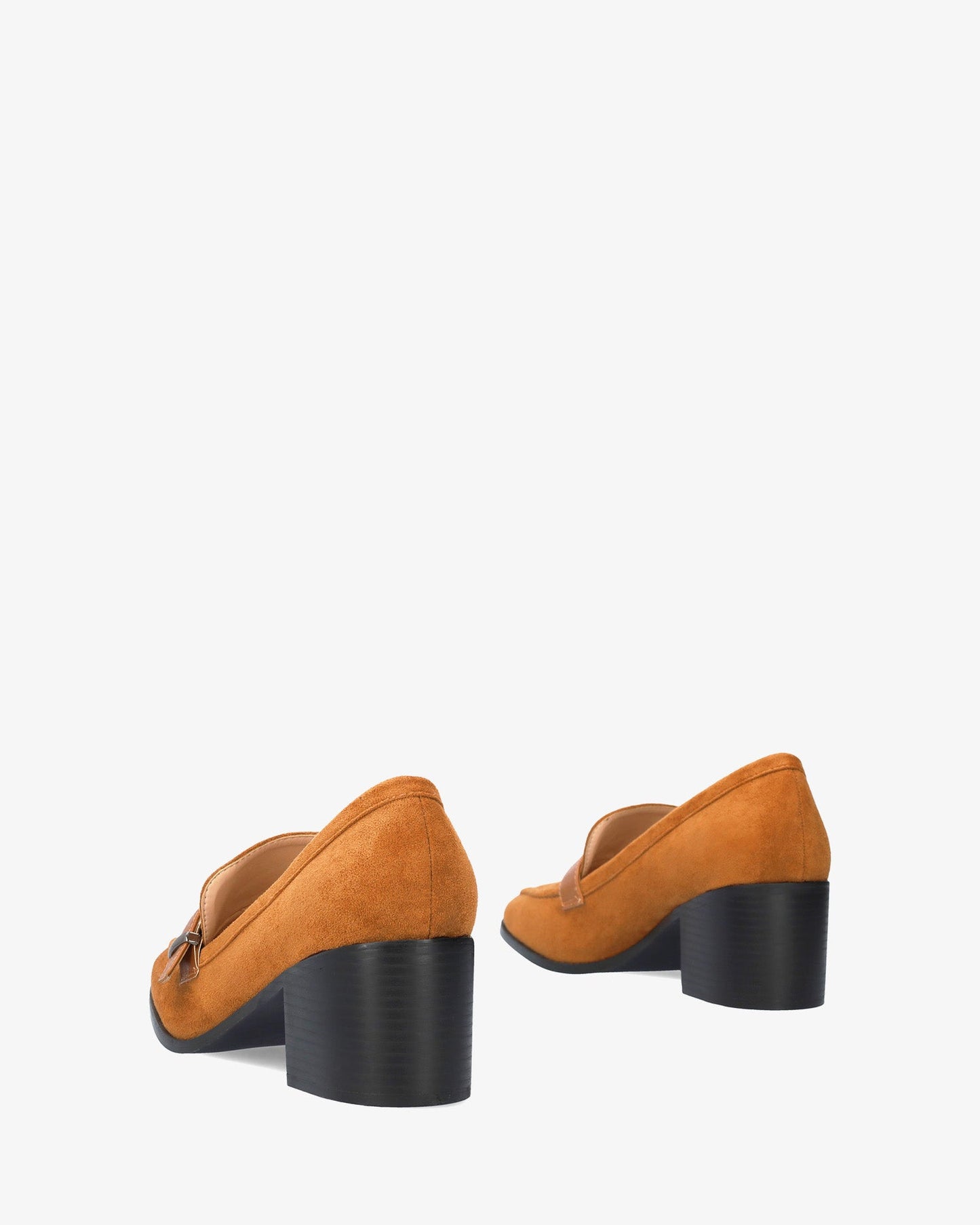 Mocasín con tacón en símil ante camel