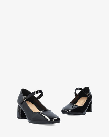 Mary jane con tacón en charol negro