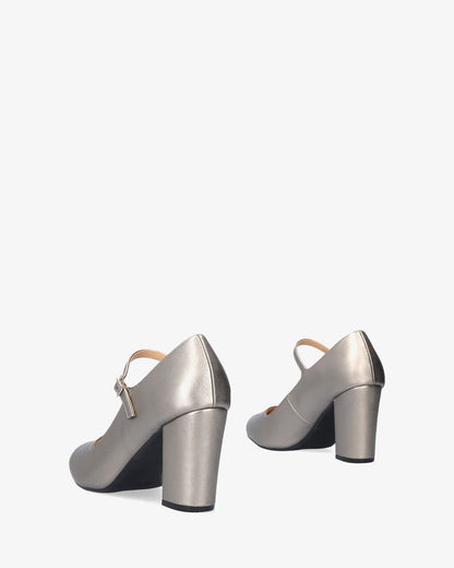 Mary Jane shoes with heels in soft antique silver