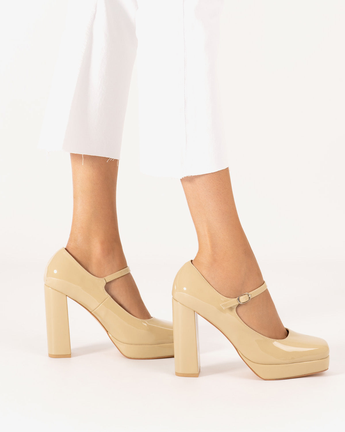 Mary jane con tacón en charol beige