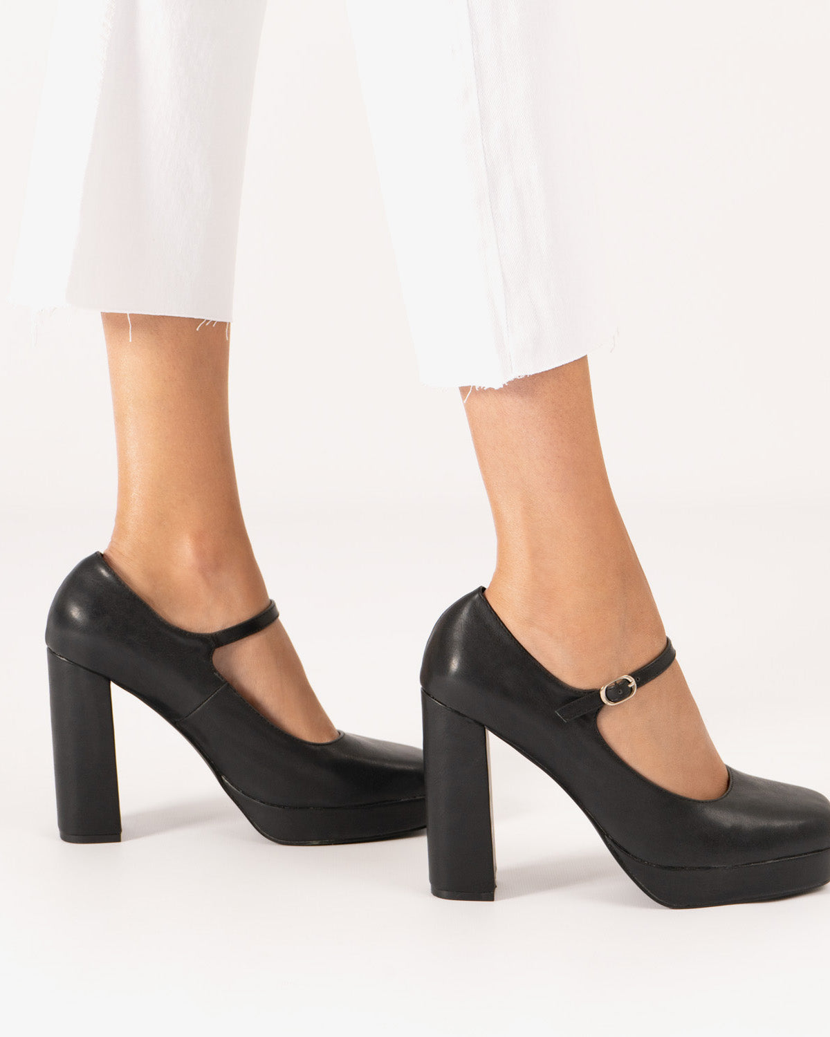 Mary jane con tacón en charol negro