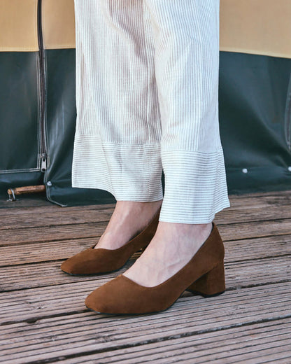 Brown faux suede pump with heel