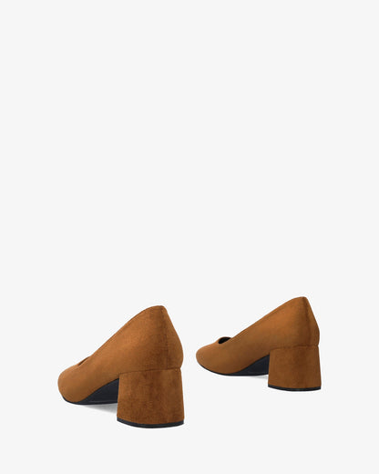 Brown faux suede pump with heel