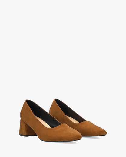 Brown faux suede pump with heel