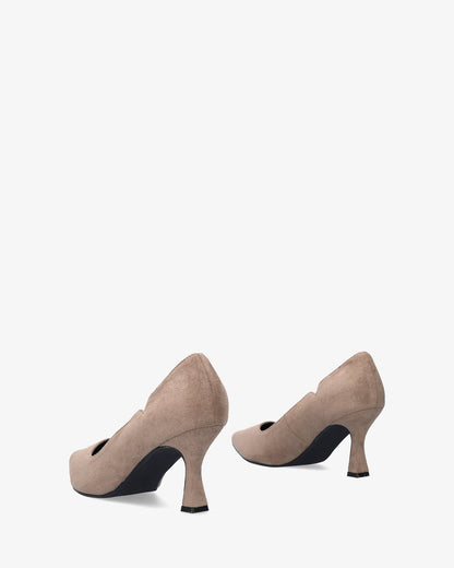 Salón con tacón kitten heel en símil ante gris