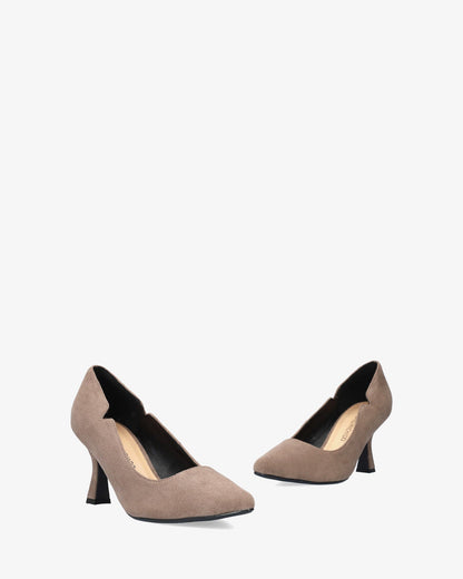 Salón con tacón kitten heel en símil ante gris