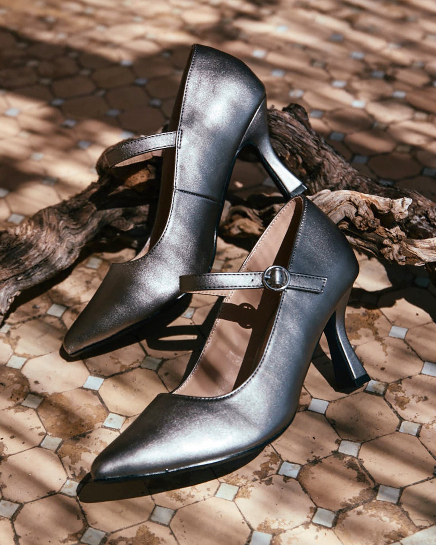 Mary Jane shoes with kitten heel in soft antique silver