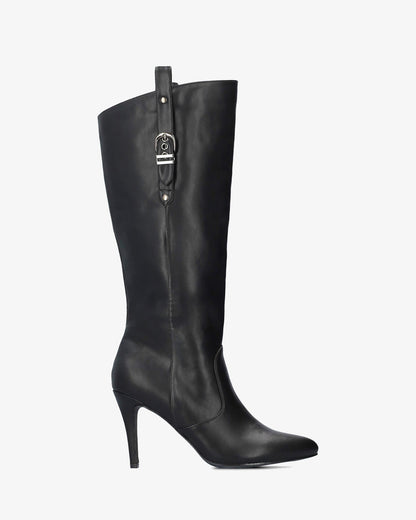 High heeled boot in soft black
