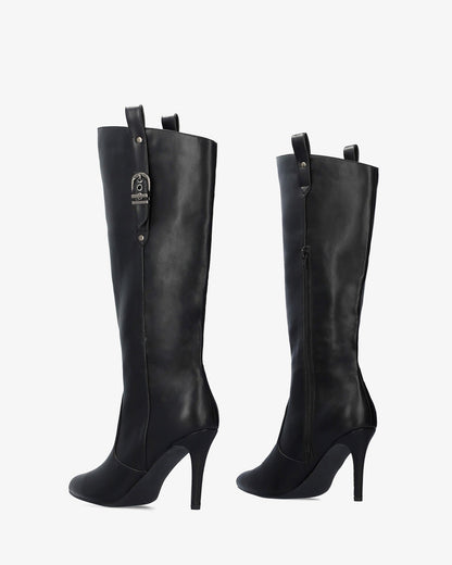 High heeled boot in soft black