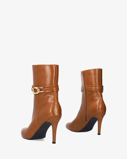 Botín con tacón en soft camel