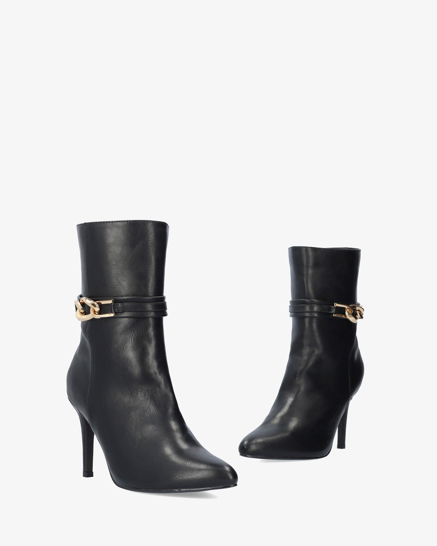 Ankle boot with heel in soft black
