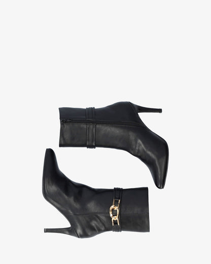 Ankle boot with heel in soft black