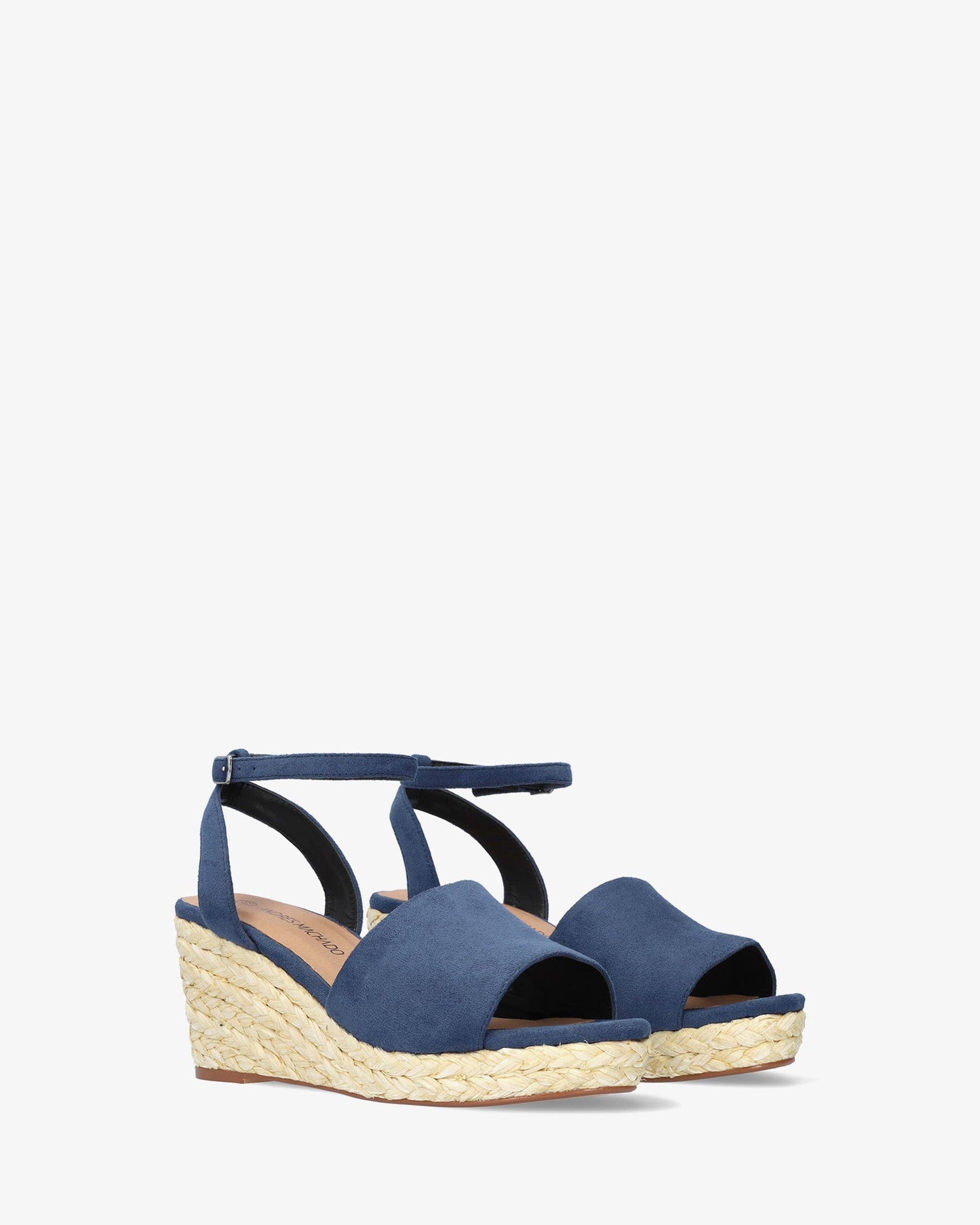 Sandalia en símil ante azul con cuña en yute