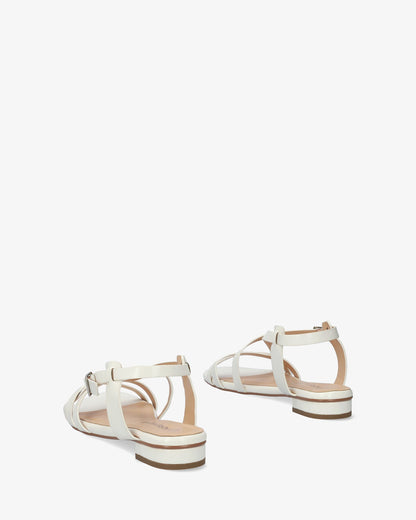 Sandalia plana en soft blanco