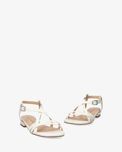 Sandalia plana en soft blanco
