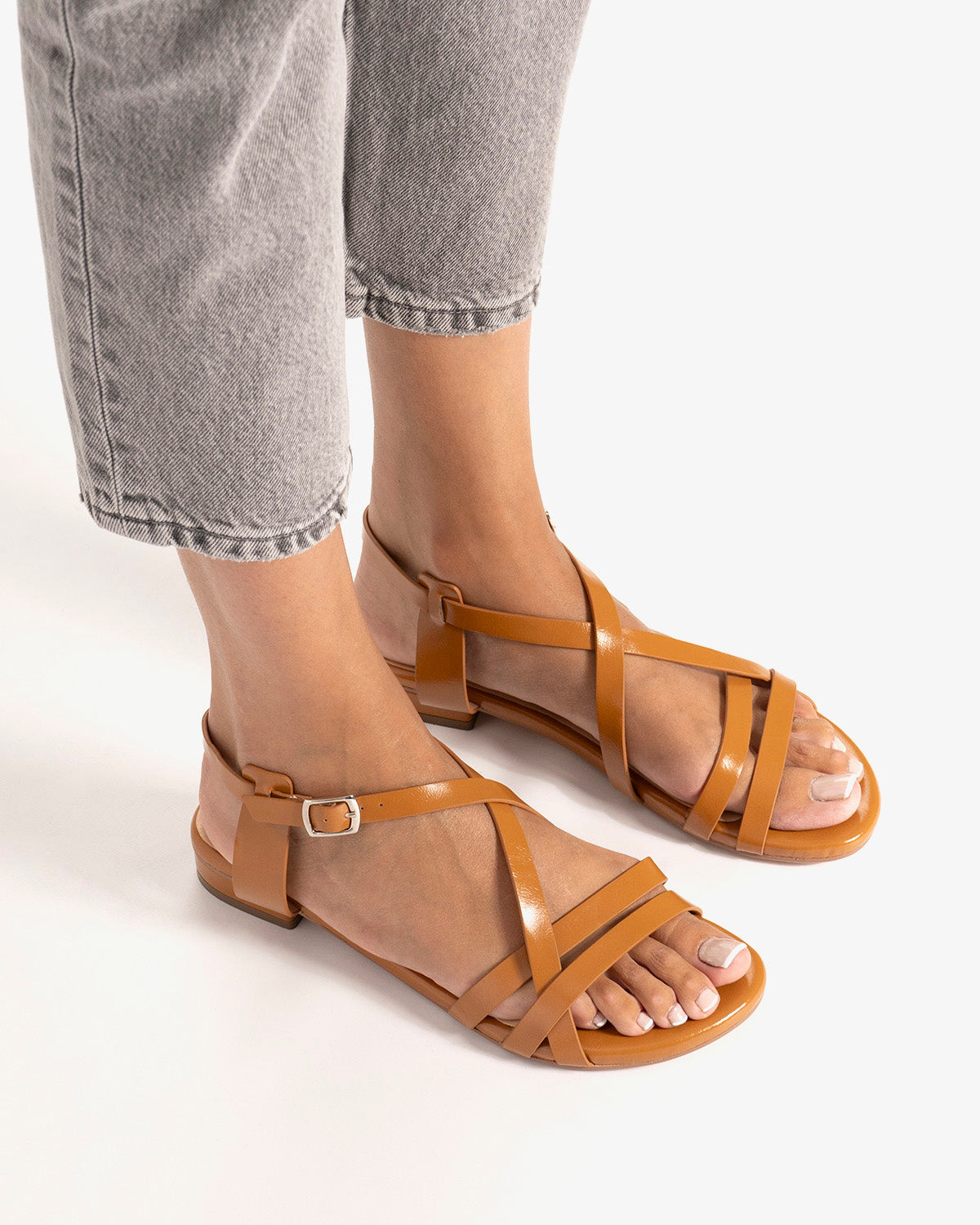 Sandalia plana en soft marrón