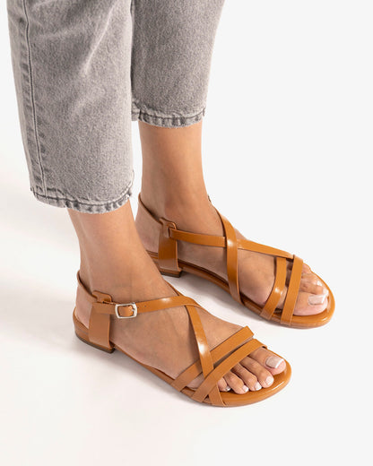 Sandalia plana en soft marrón