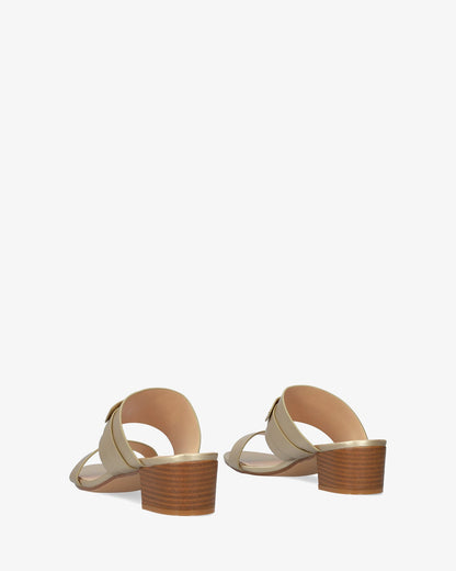 Mule en soft oro con tacón cuadrado